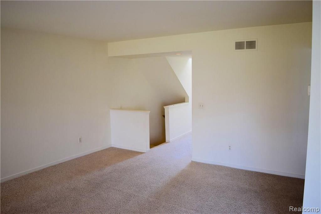 569 Victoria Court, Unit 53 Rochester Hills, MI 48307 - Photo 7 of 28