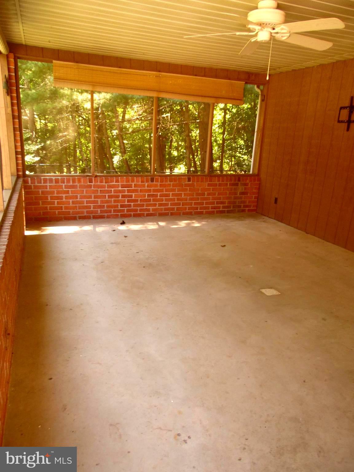 12406 Gramlich Road Southwest Cumberland, MD 21502 - Photo 9 of 48 A perfect entertaining area w/cable.