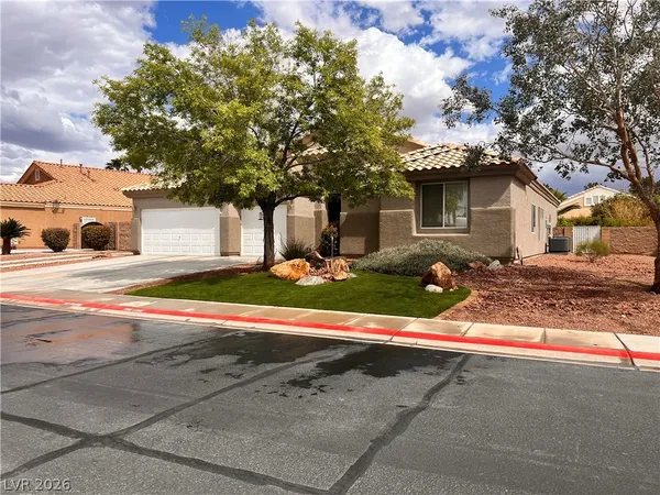 $675,000 | 7646 Majestic Springs Drive, Las Vegas, NV 89131