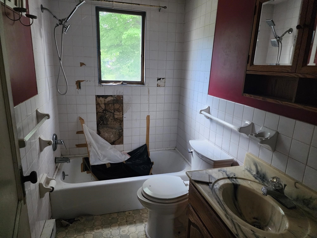 267 Morgan Road West Springfield, MA 01089 - Photo 8 of 13 Gallery Image 8