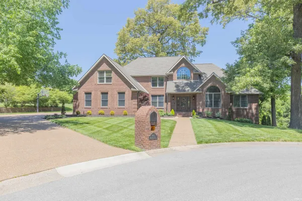 $820,000 | 300 Beringer Drive, Evansville, IN 47711