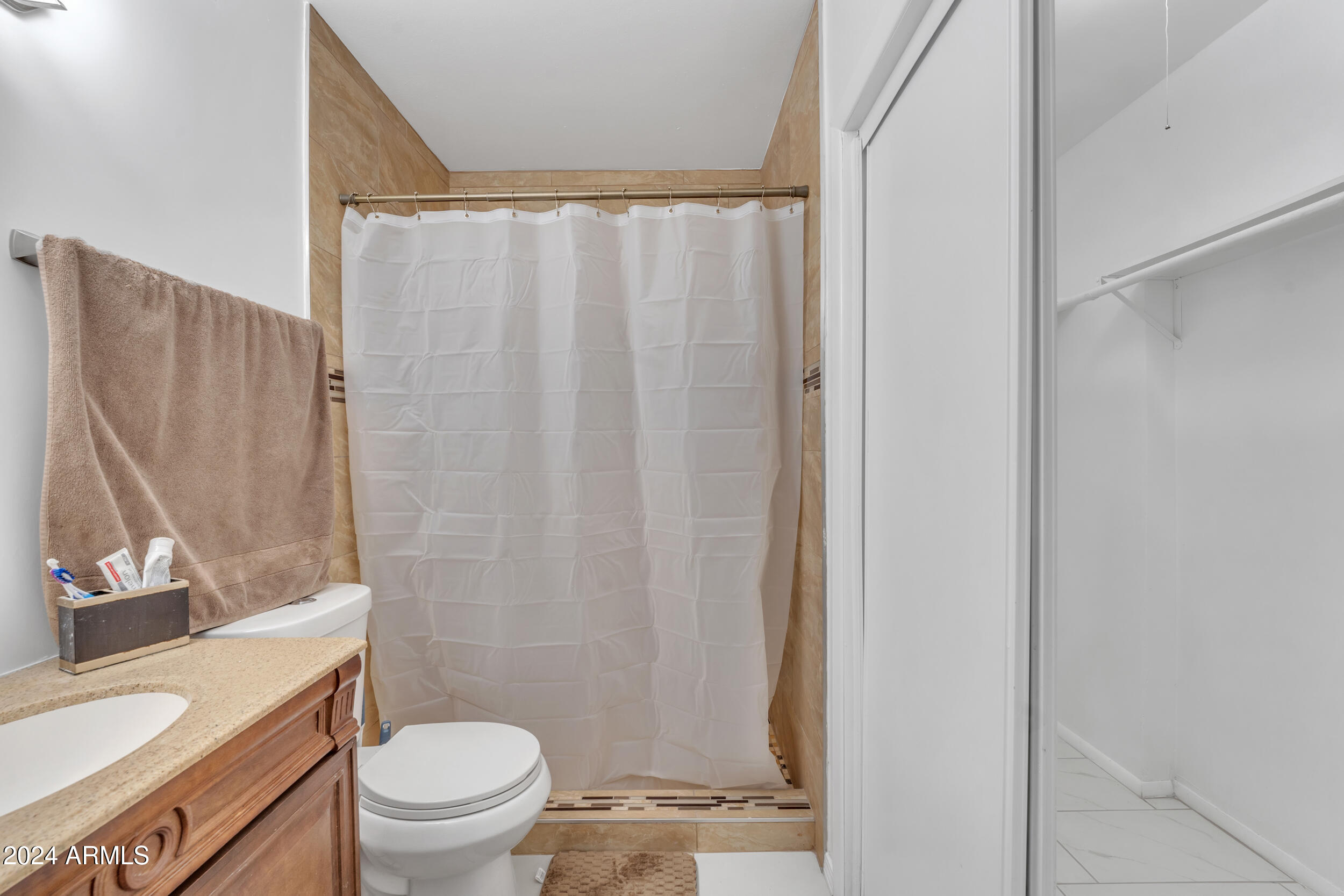 2308 East Chipman Road Phoenix, AZ 85040 - Photo 16 of 26 Bathroom