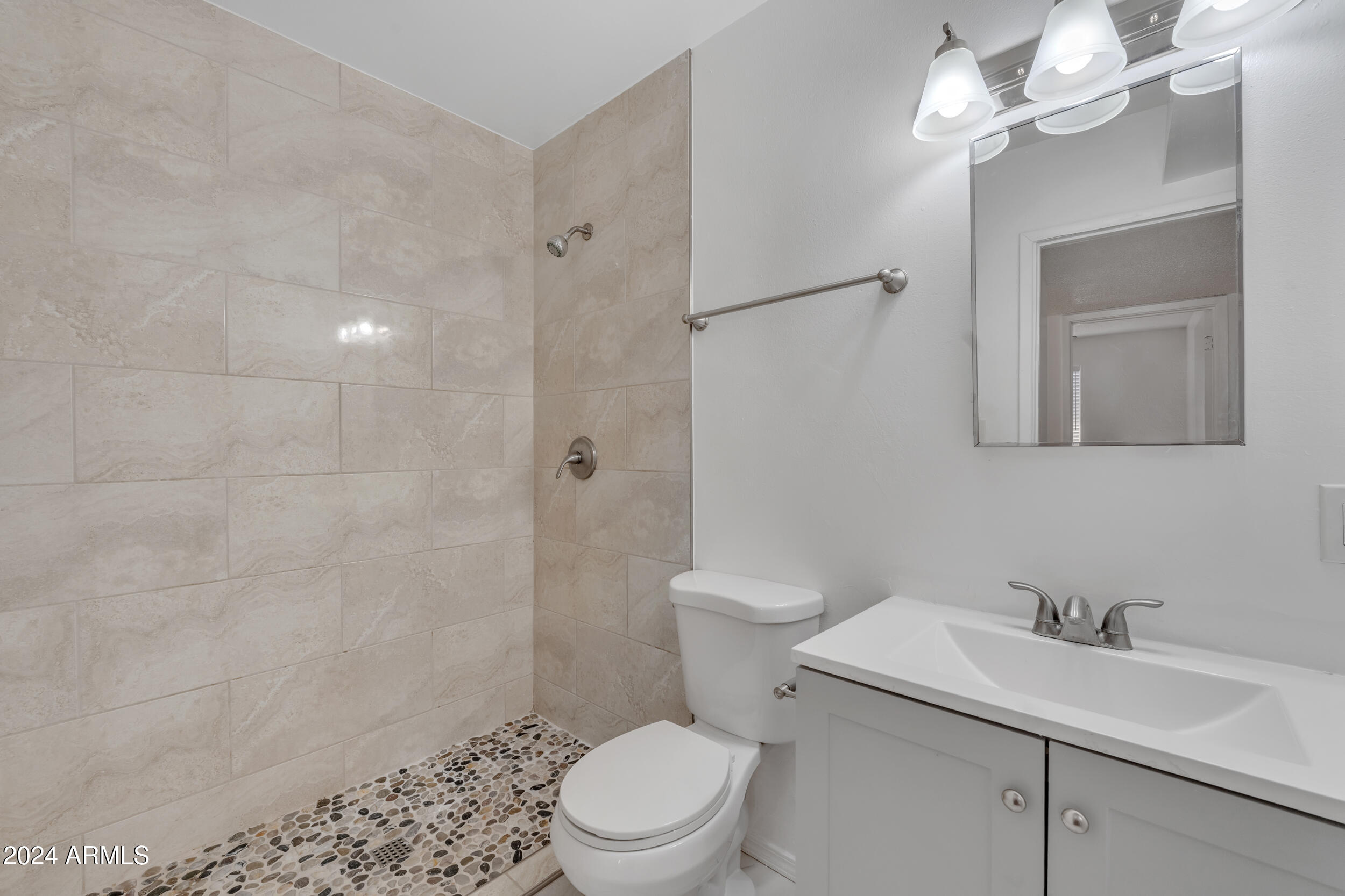 2308 East Chipman Road Phoenix, AZ 85040 - Photo 23 of 26 Bathroom