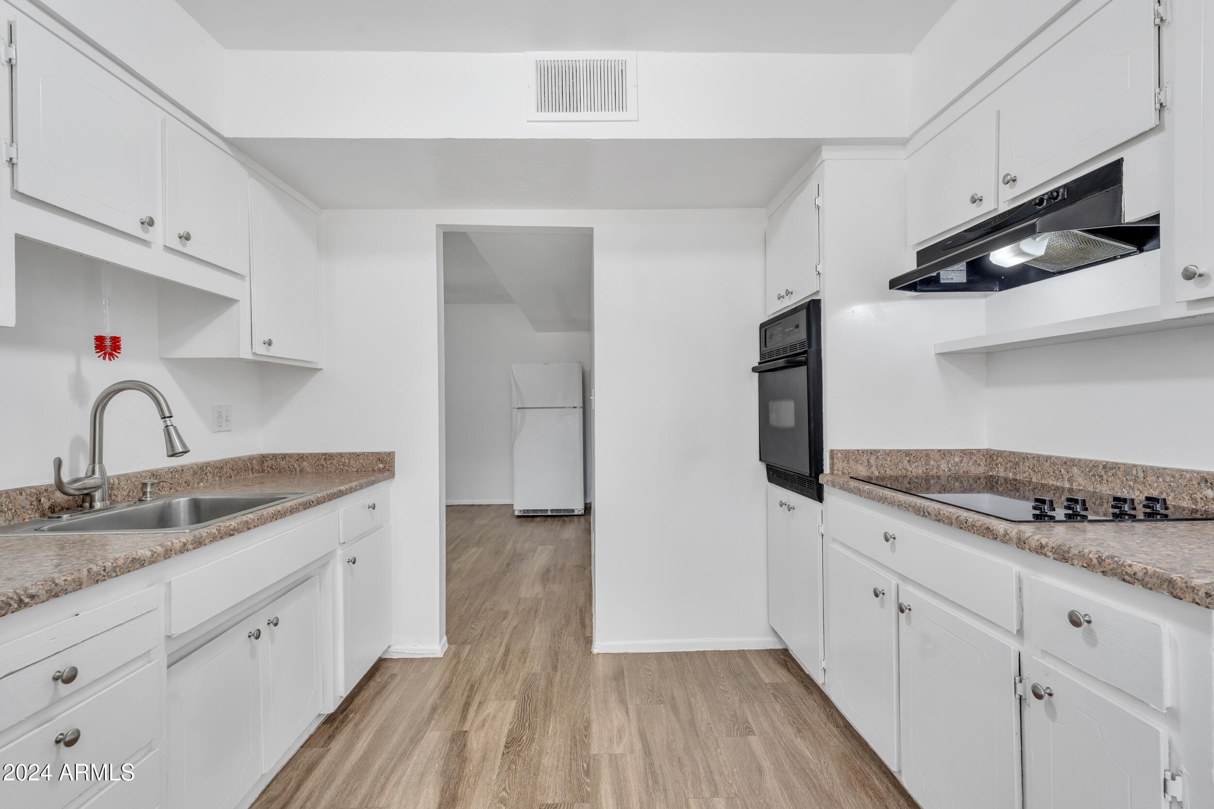 2308 East Chipman Road Phoenix, AZ 85040 - Photo 4 of 26 Kitchen