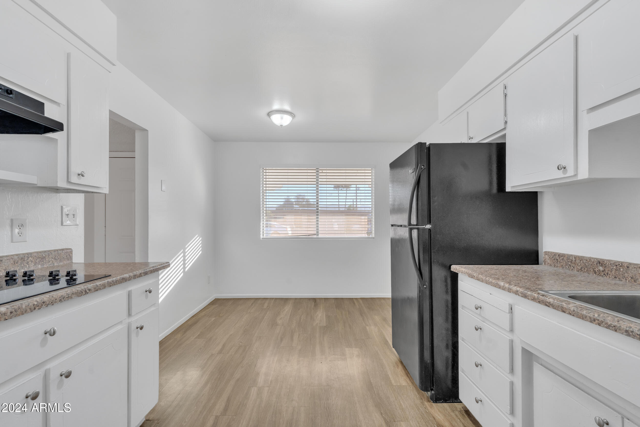 2308 East Chipman Road Phoenix, AZ 85040 - Photo 5 of 26 Kitchen