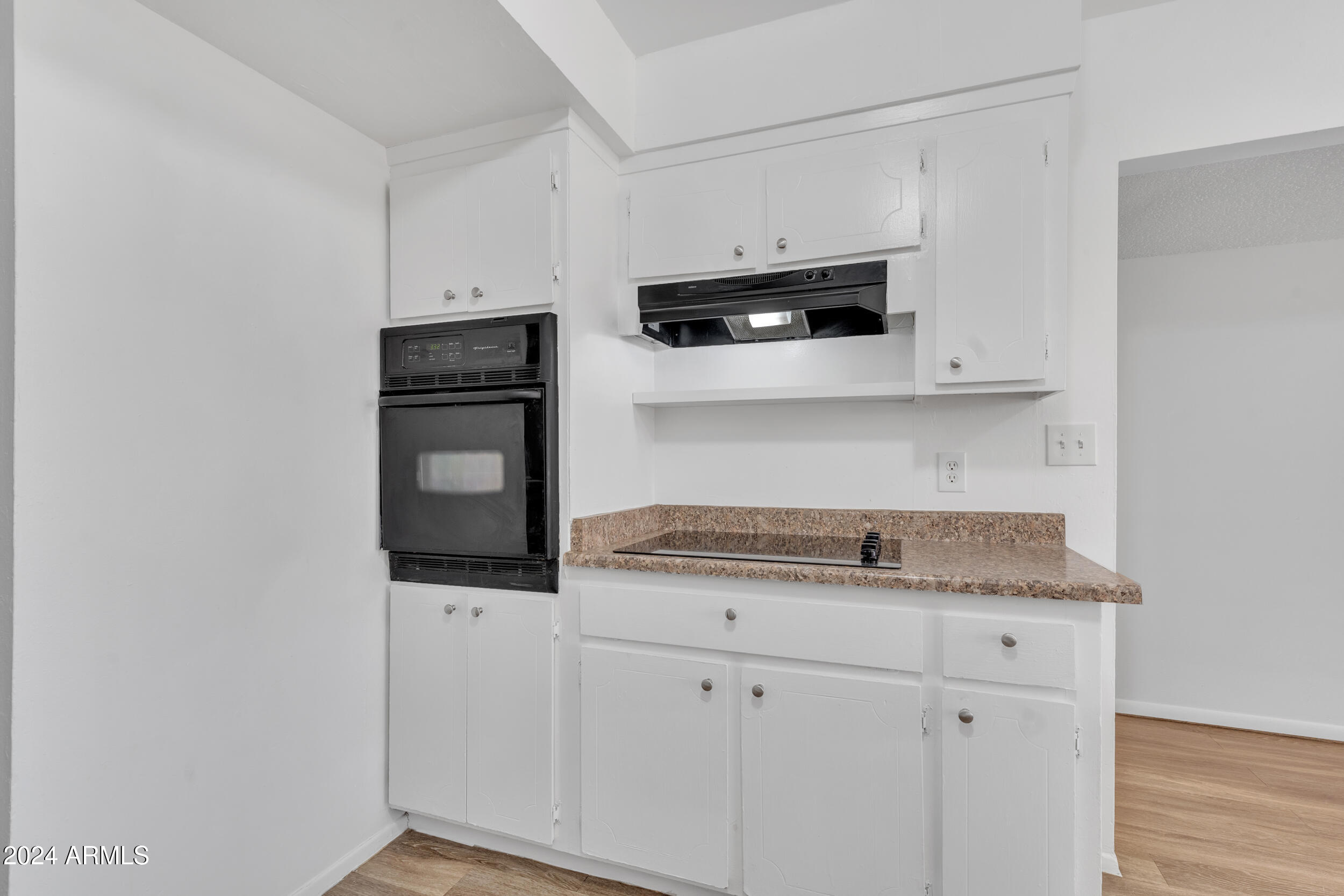 2308 East Chipman Road Phoenix, AZ 85040 - Photo 7 of 26 Kitchen