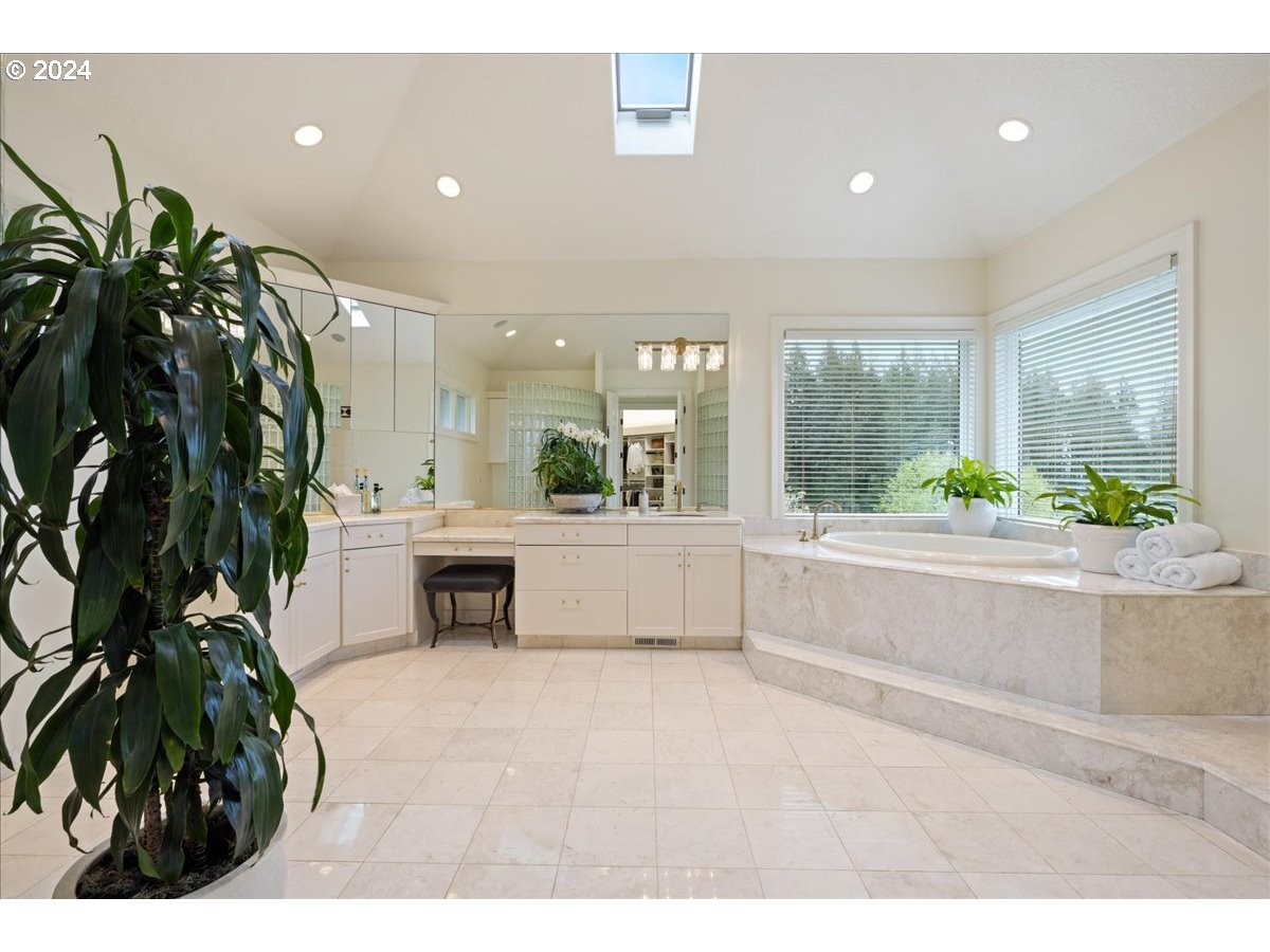 9430 Northwest Kaiser Road Portland, OR 97231 - Photo 29 of 48