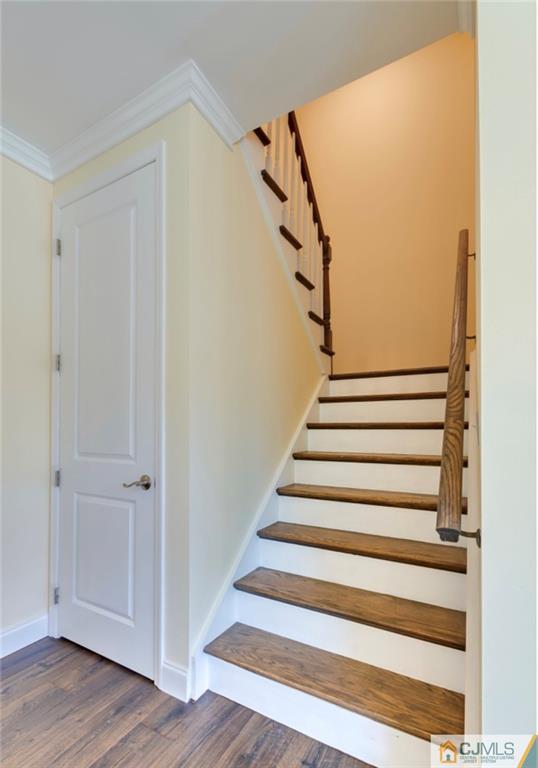 10 Markham Road Edison, NJ 08817 - Photo 10 of 23 a view of entryway