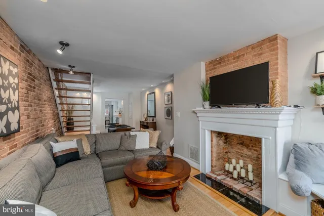 $2,700 | 2517 Fleet Street, Baltimore, MD 21224