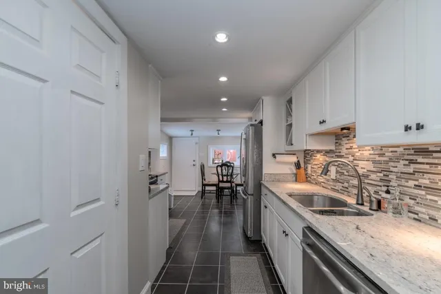 $2,700 | 2517 Fleet Street, Baltimore, MD 21224