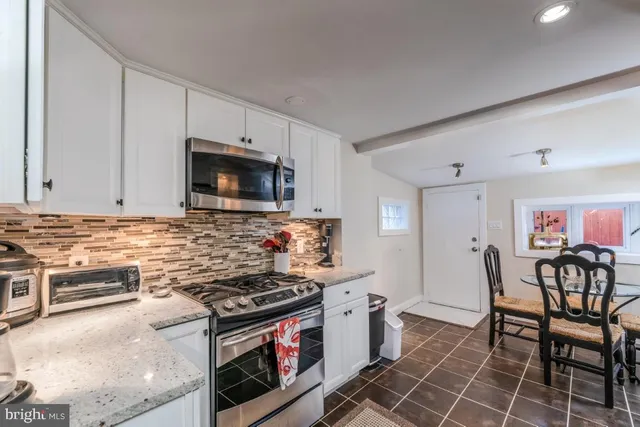 $2,700 | 2517 Fleet Street, Baltimore, MD 21224