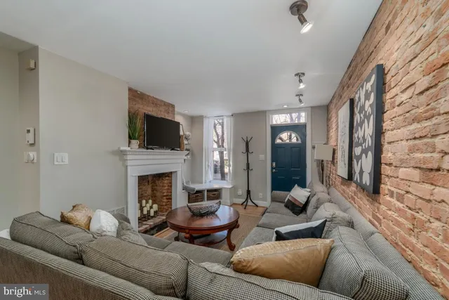 $2,700 | 2517 Fleet Street, Baltimore, MD 21224