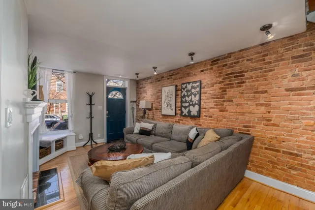 $2,700 | 2517 Fleet Street, Baltimore, MD 21224