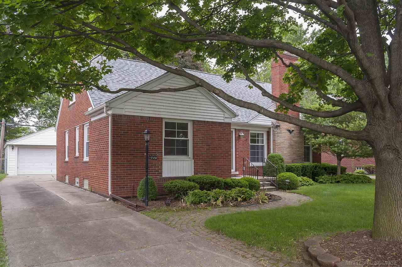 1220 Fairholme Road Grosse Pointe Woods, MI 48236 - Photo 2 of 41