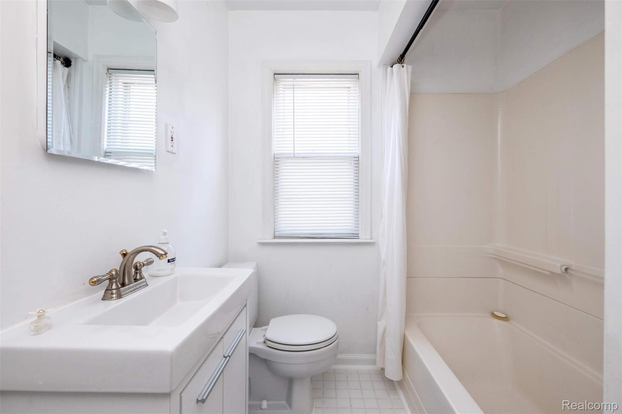 1784 Hampton Road Grosse Pointe, MI 48236 - Photo 16 of 33 1784 Hampton-16.jpg