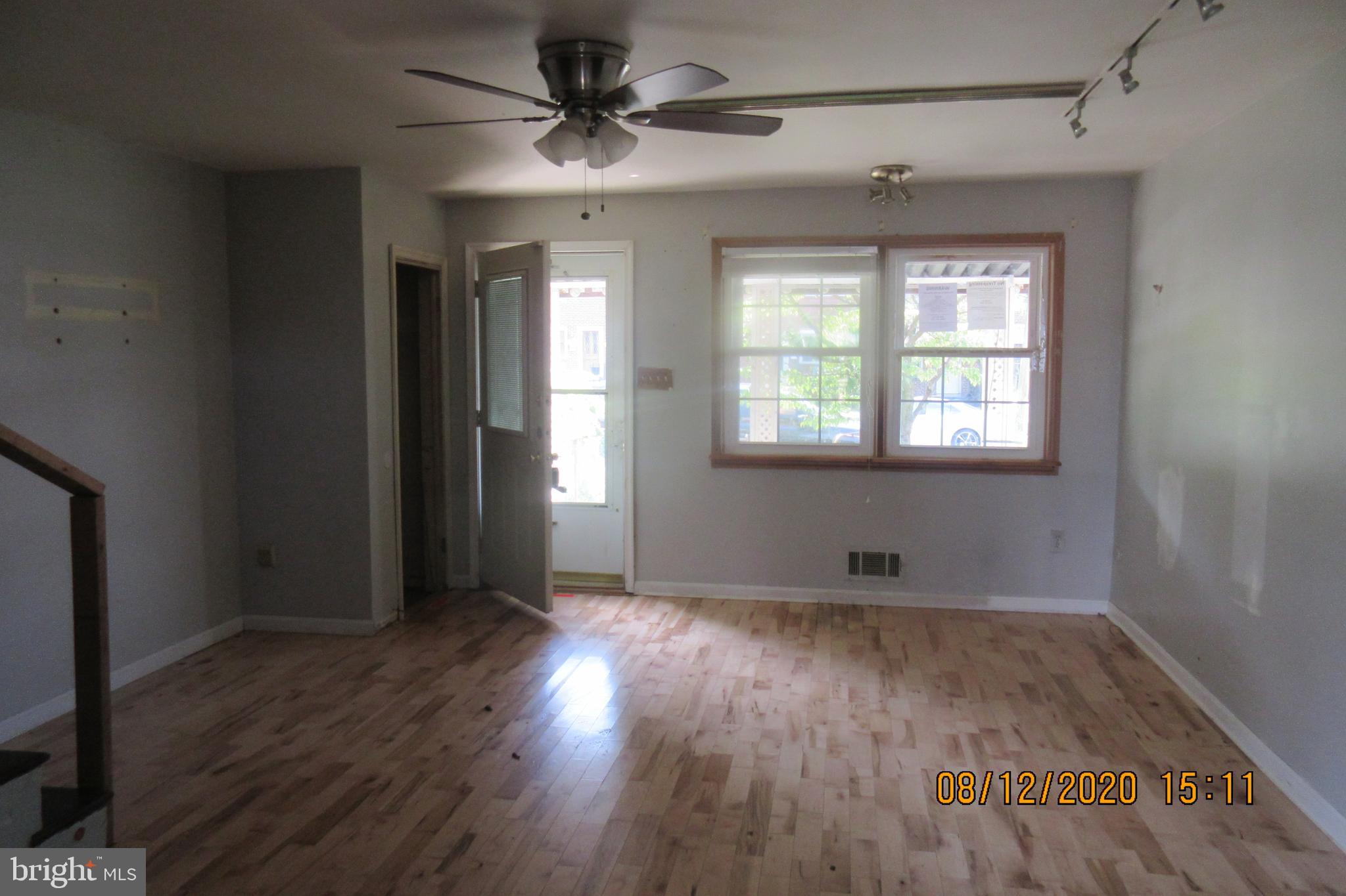 4449 Scotia Road Baltimore, MD 21227 - Photo 7 of 16 Living Room