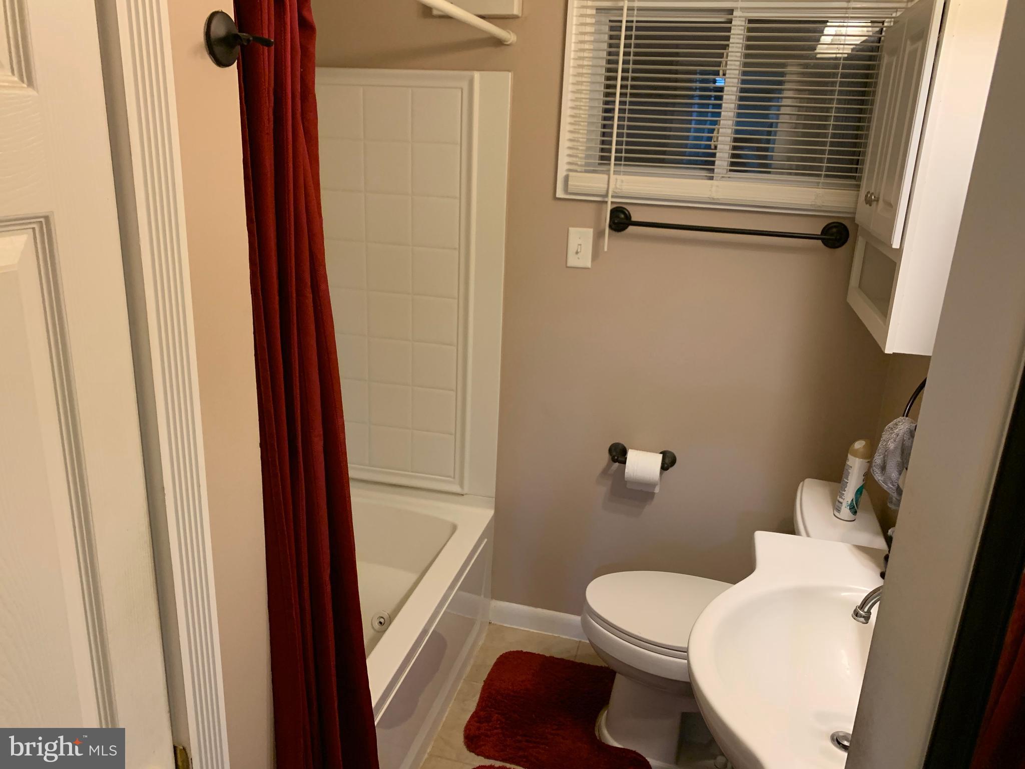 34 Lansdowne Road Burlington, NJ 08016 - Photo 8 of 24 Full Bath Main Level