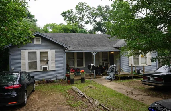 a view of a house with backyard tub and sitting area