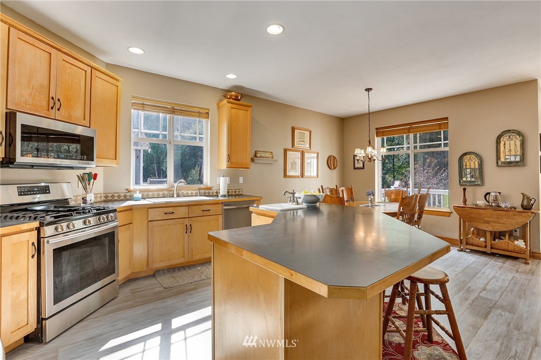 18578 Rainier View Road Southeast Monroe, WA 98272 - Photo 11 of 40