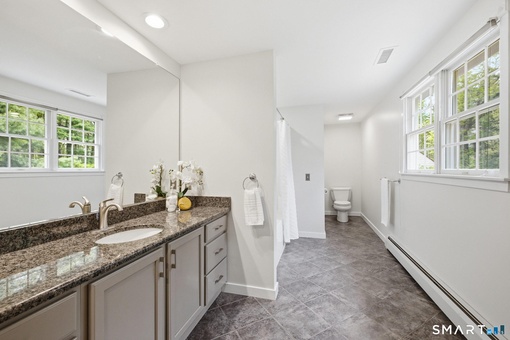 20 Abbe Road Enfield, CT 06082 - Photo 23 of 40