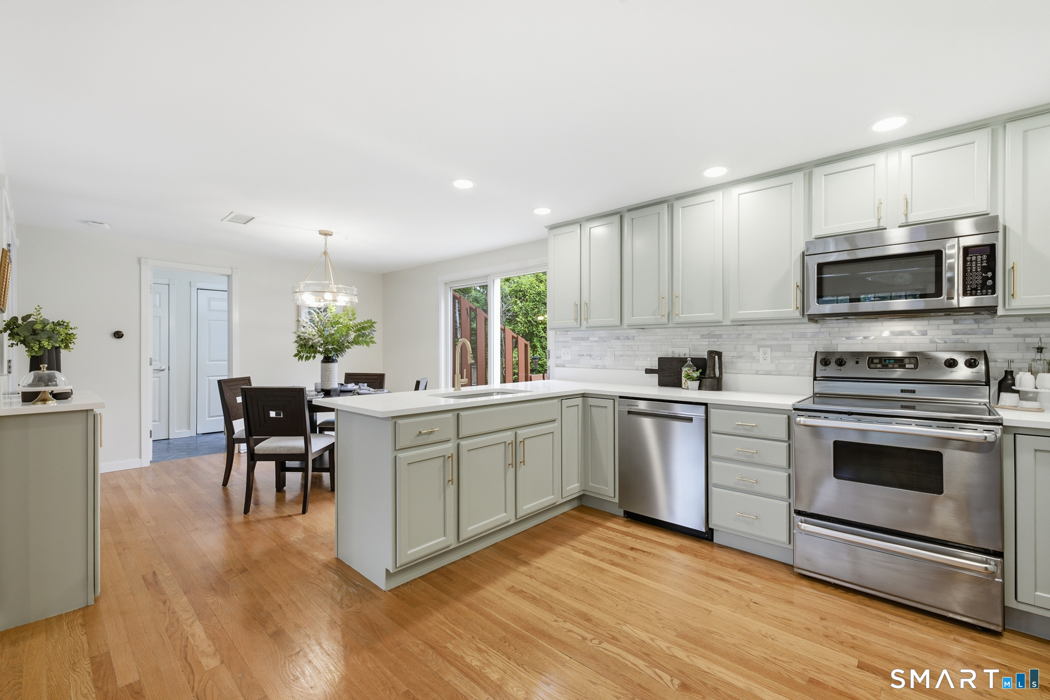20 Abbe Road Enfield, CT 06082 - Photo 8 of 40