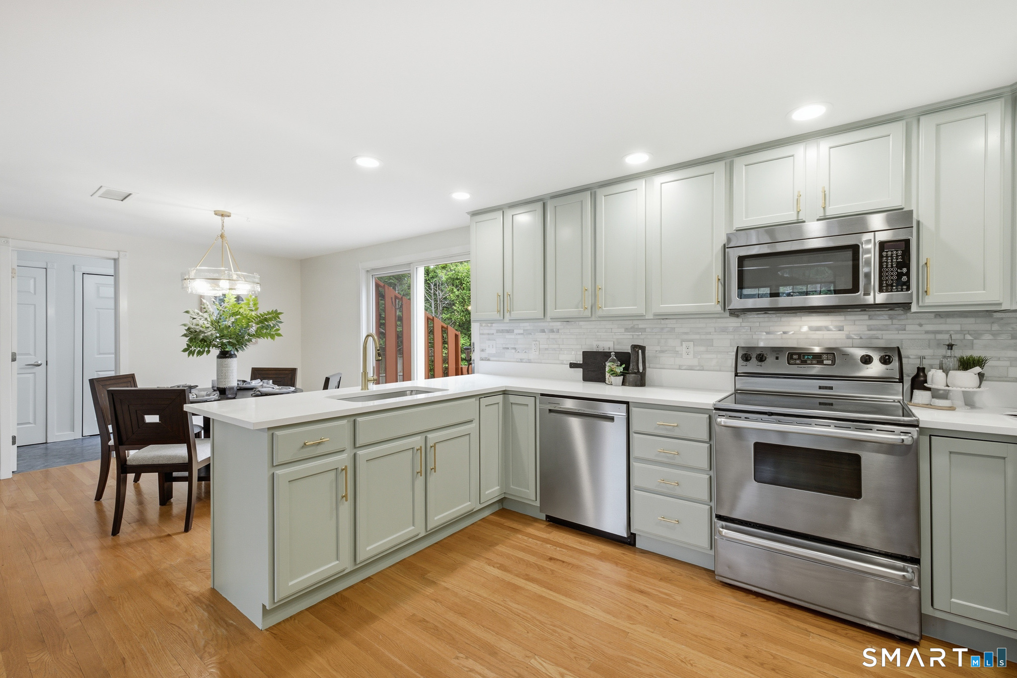 20 Abbe Road Enfield, CT 06082 - Photo 9 of 40