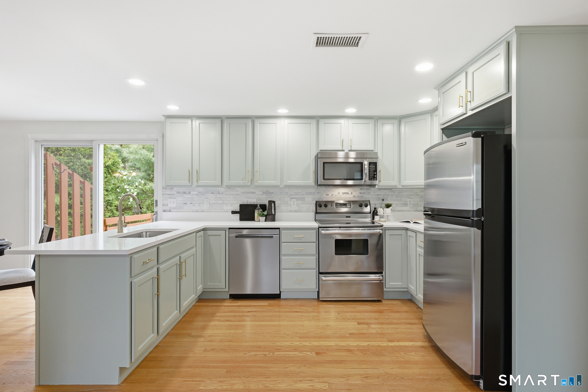 20 Abbe Road Enfield, CT 06082 - Photo 10 of 40
