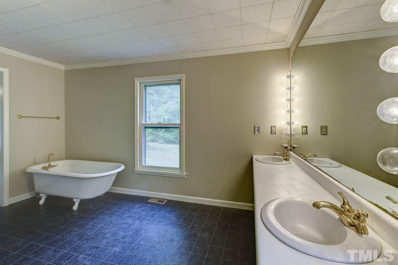 960 Luther Road Apex, NC 27523 - Photo 8 of 25 Gallery Image 8