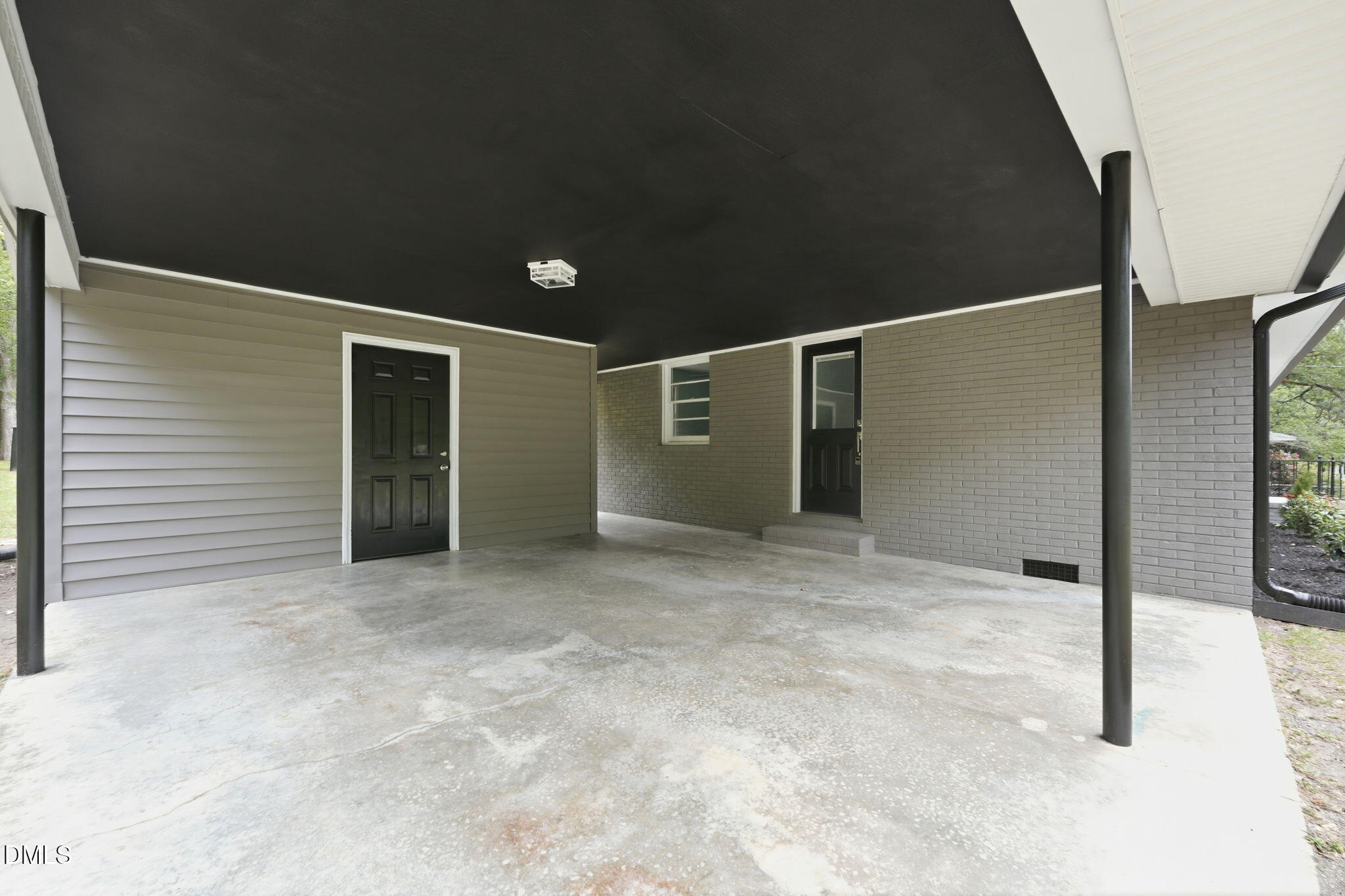 633 Atwater Road Burlington, NC 27217 - Photo 4 of 30 CARPORT