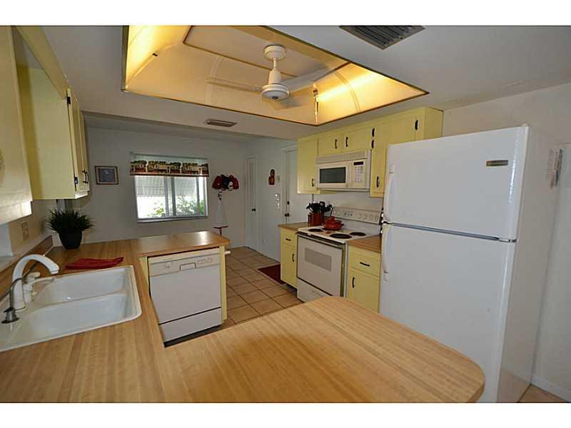 22543 Southwest 56th Avenue Boca Raton, FL 33433 - Photo 10 of 25 Kitchen.