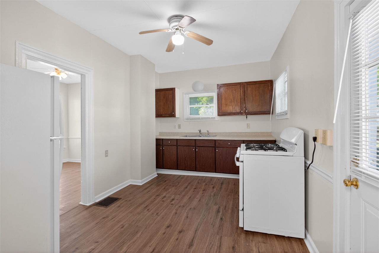 610 Backus Street Jackson, MI 49202 - Photo 9 of 53