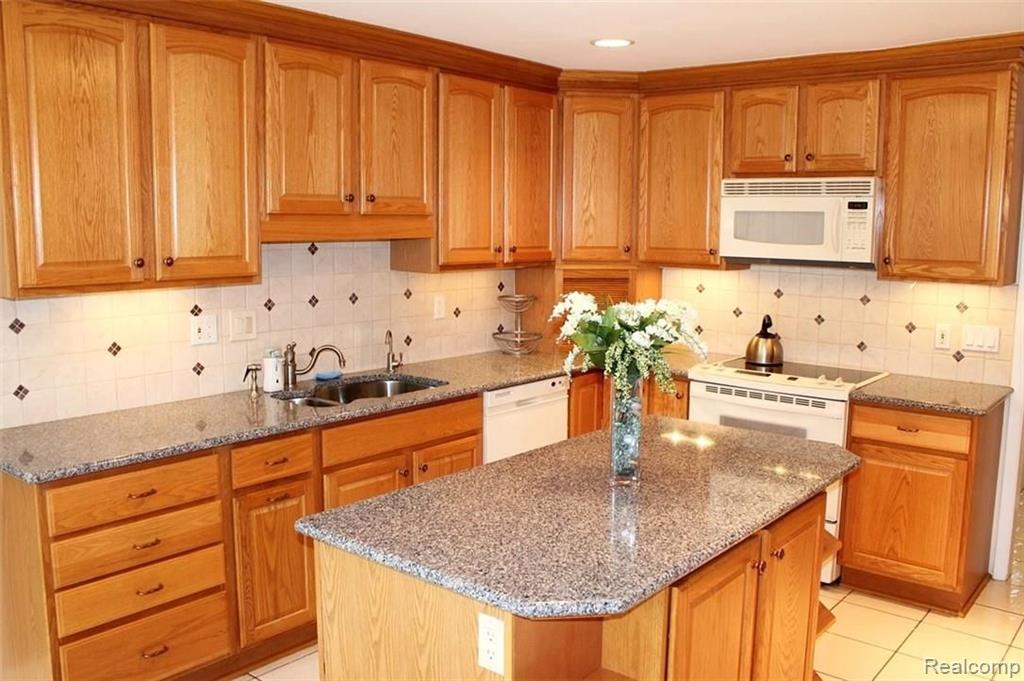 30740 Ridgeway Drive Farmington Hills, MI 48334 - Photo 17 of 58