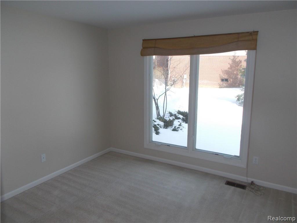 3475 Wyndam Lane Rochester, MI 48306 - Photo 4 of 11