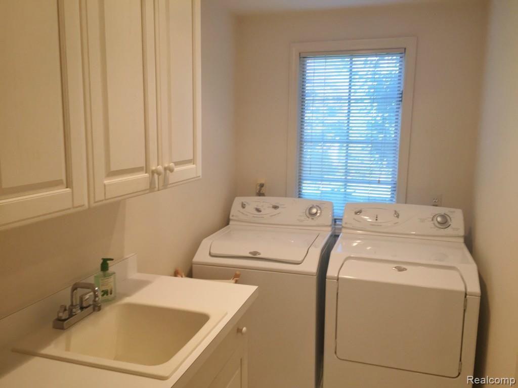 937 Lake Shore Road Grosse Pointe, MI 48236 - Photo 12 of 38 1st floor laundry room.jpg