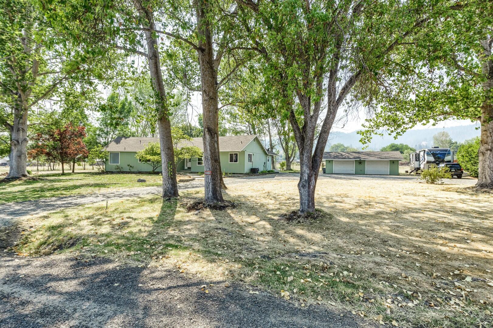 3039 Freeland Road Central Point, OR 97502 - Photo 3 of 53 AAA