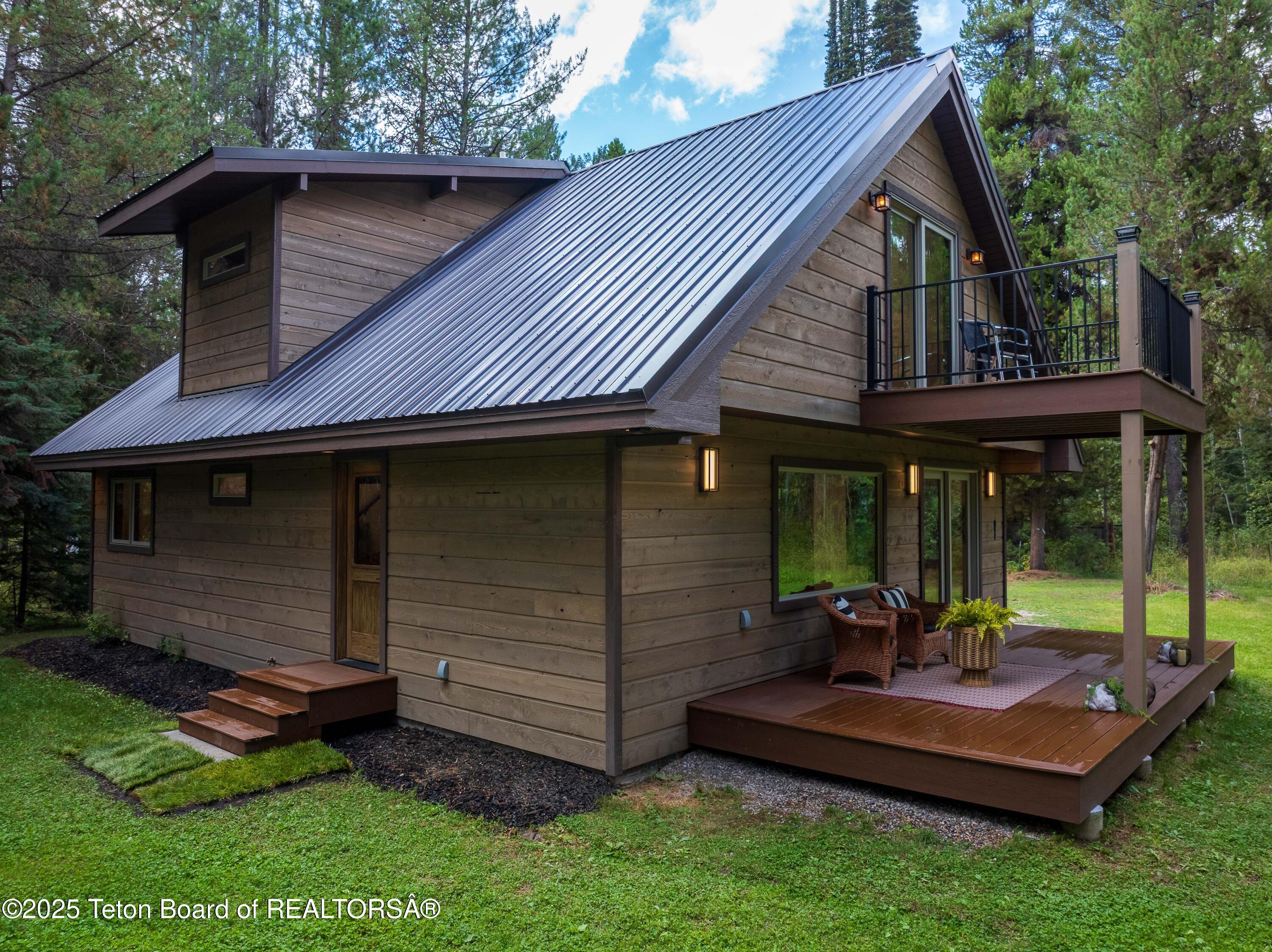 285 Spruce Street Alpine, WY 83128 - Photo 4 of 40 285 Spruce_0041_D-HDR