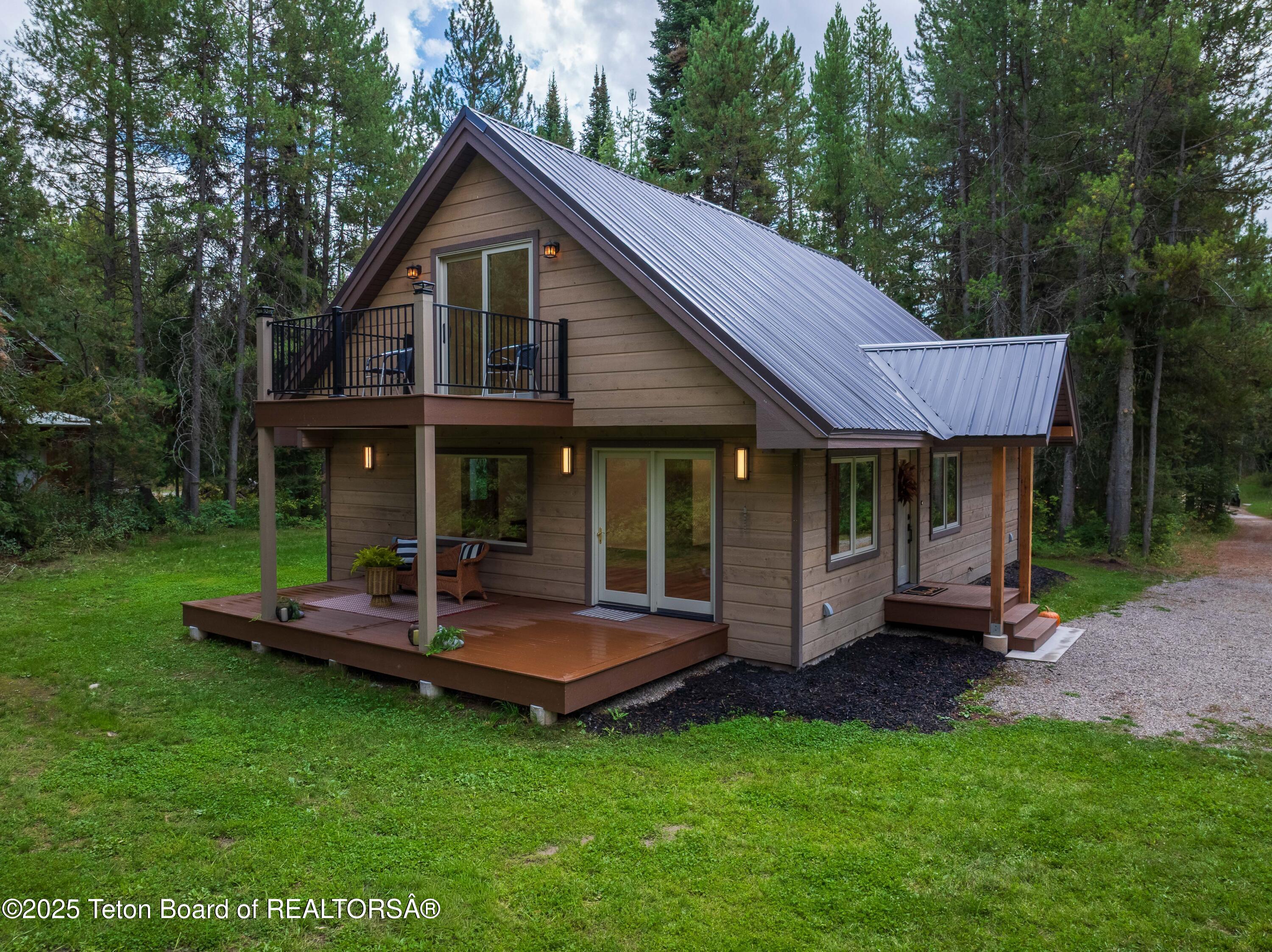 285 Spruce Street Alpine, WY 83128 - Photo 5 of 40 285 Spruce_0027_D-HDR
