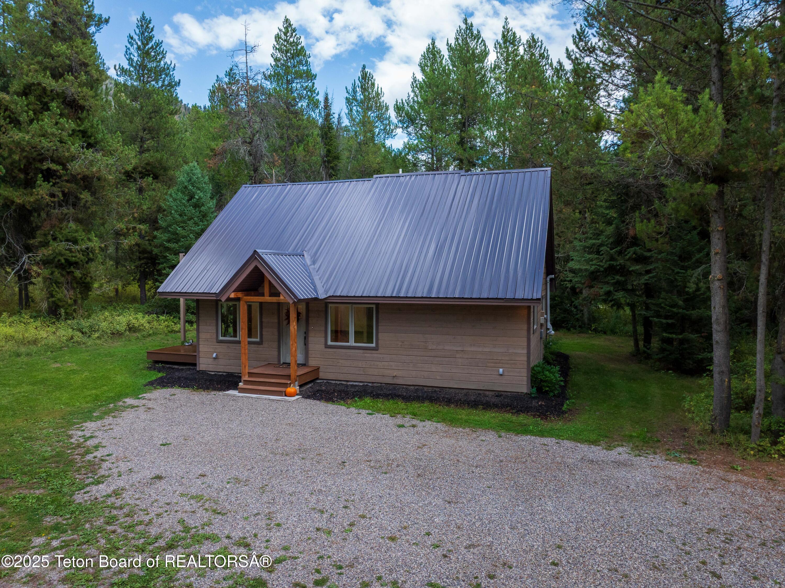 285 Spruce Street Alpine, WY 83128 - Photo 8 of 40 285 Spruce_0021_D