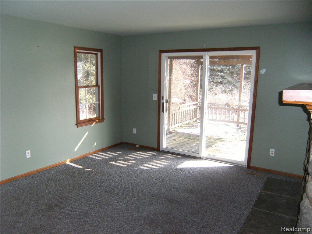 405 S Ridge South Lyon, MI 48178 - Photo 8 of 11 Dining room