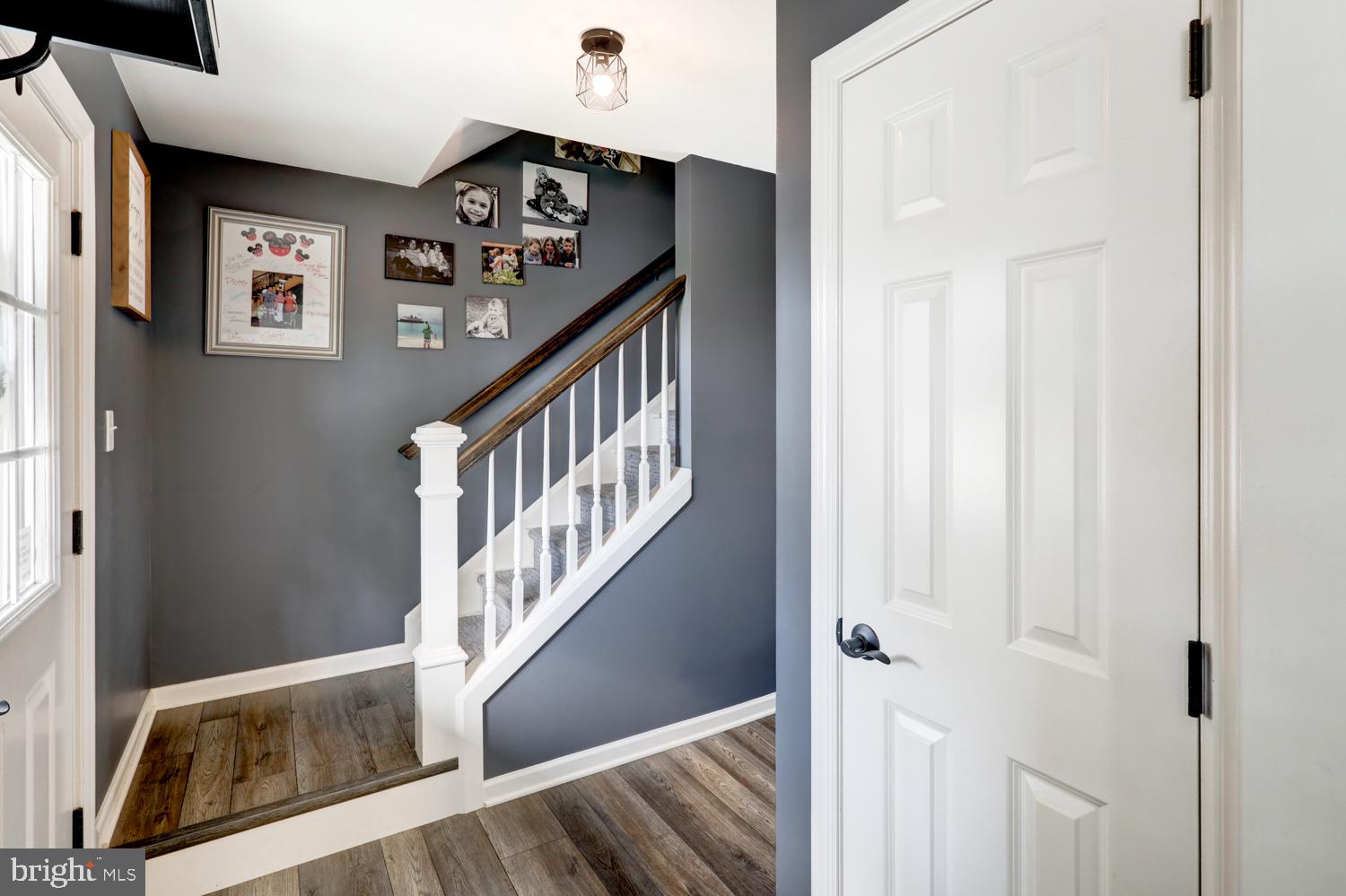 605 Hamaker Road Manheim, PA 17545 - Photo 9 of 47 Entry stairs and foyer
