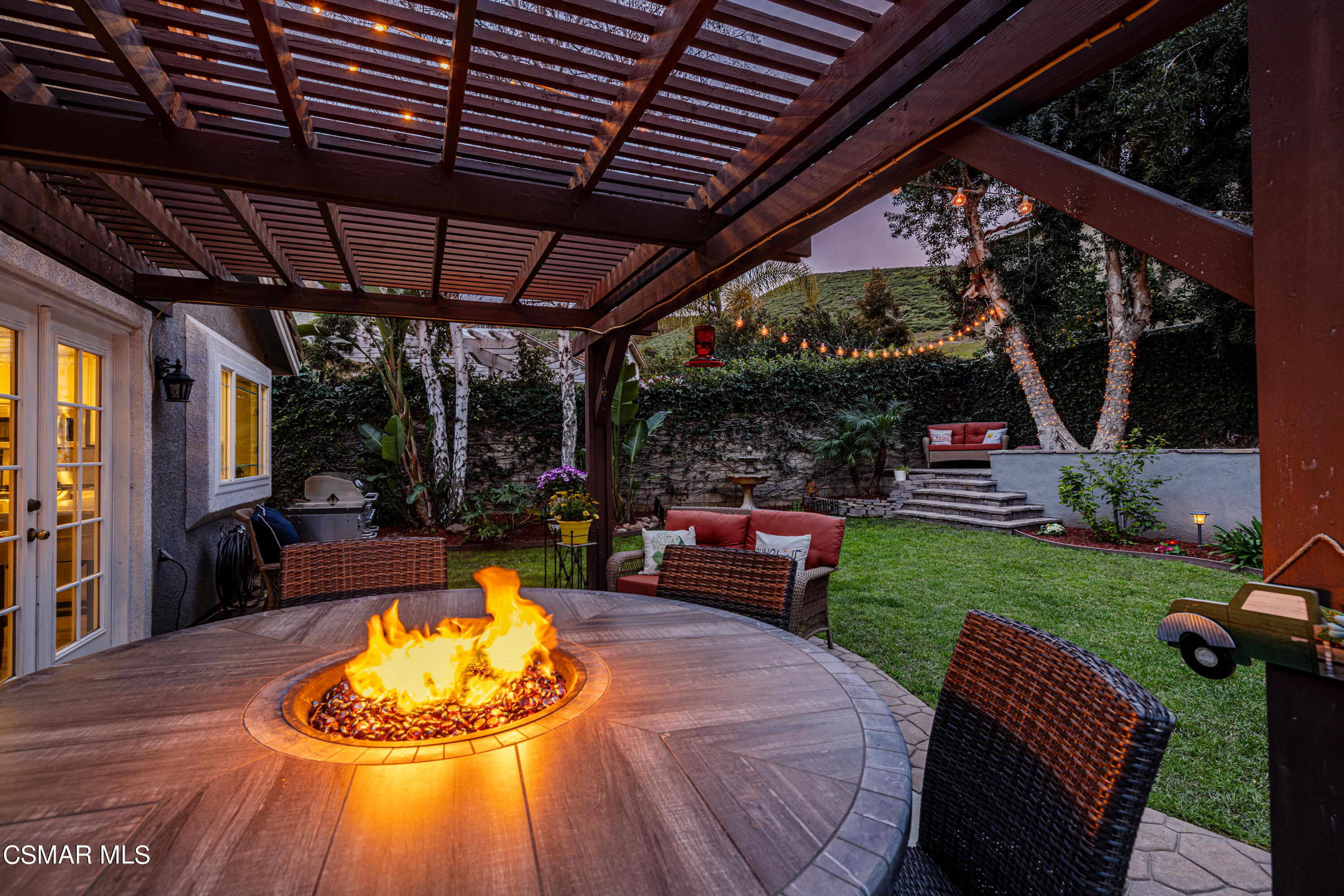 2087 Chenault Place Simi Valley, CA 93065 - Photo 29 of 36 a outdoor view with a sitting space