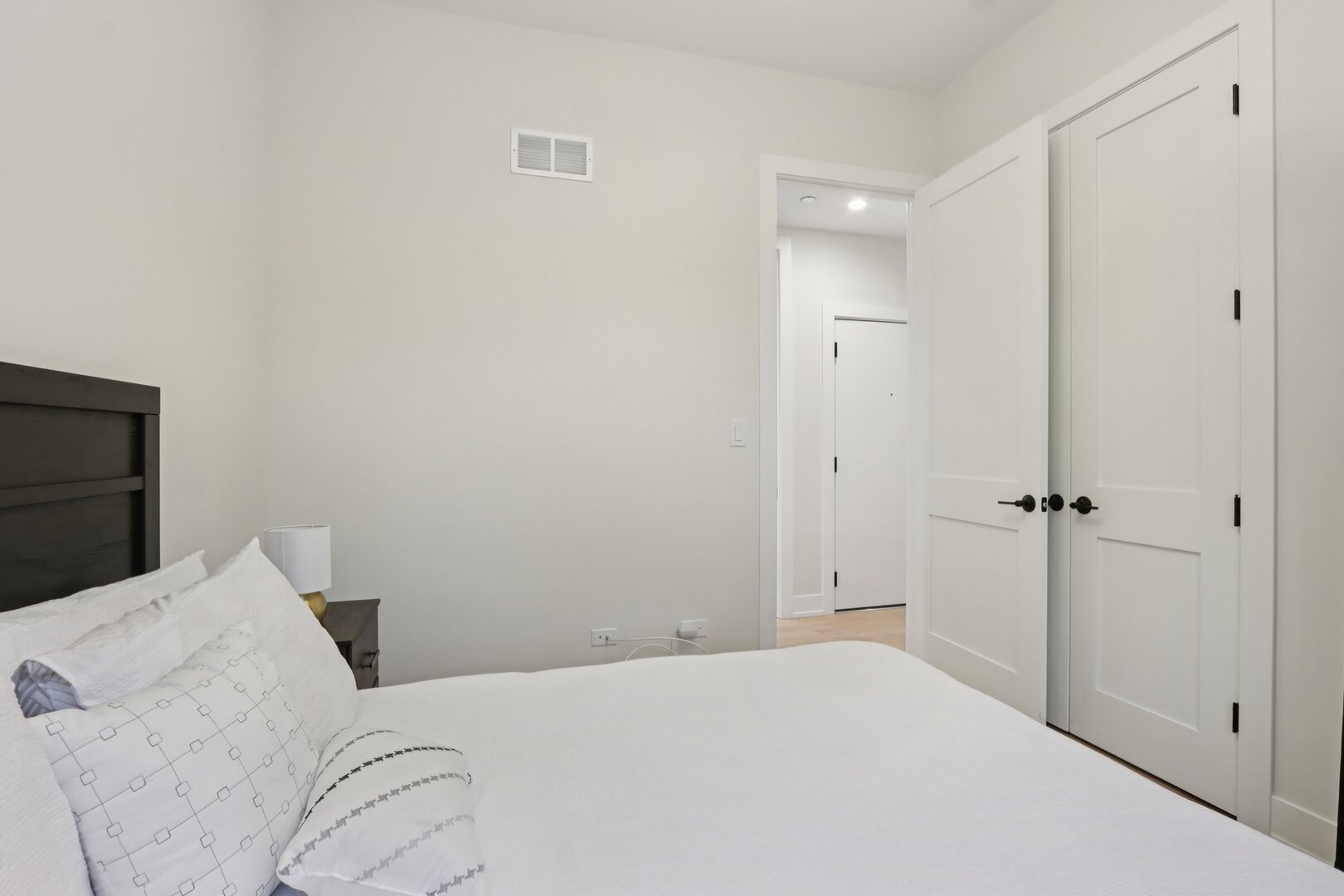 4119 North Ashland Avenue, Unit 3N Chicago, IL 60613 - Photo 14 of 33 a bedroom with a bed and hallway