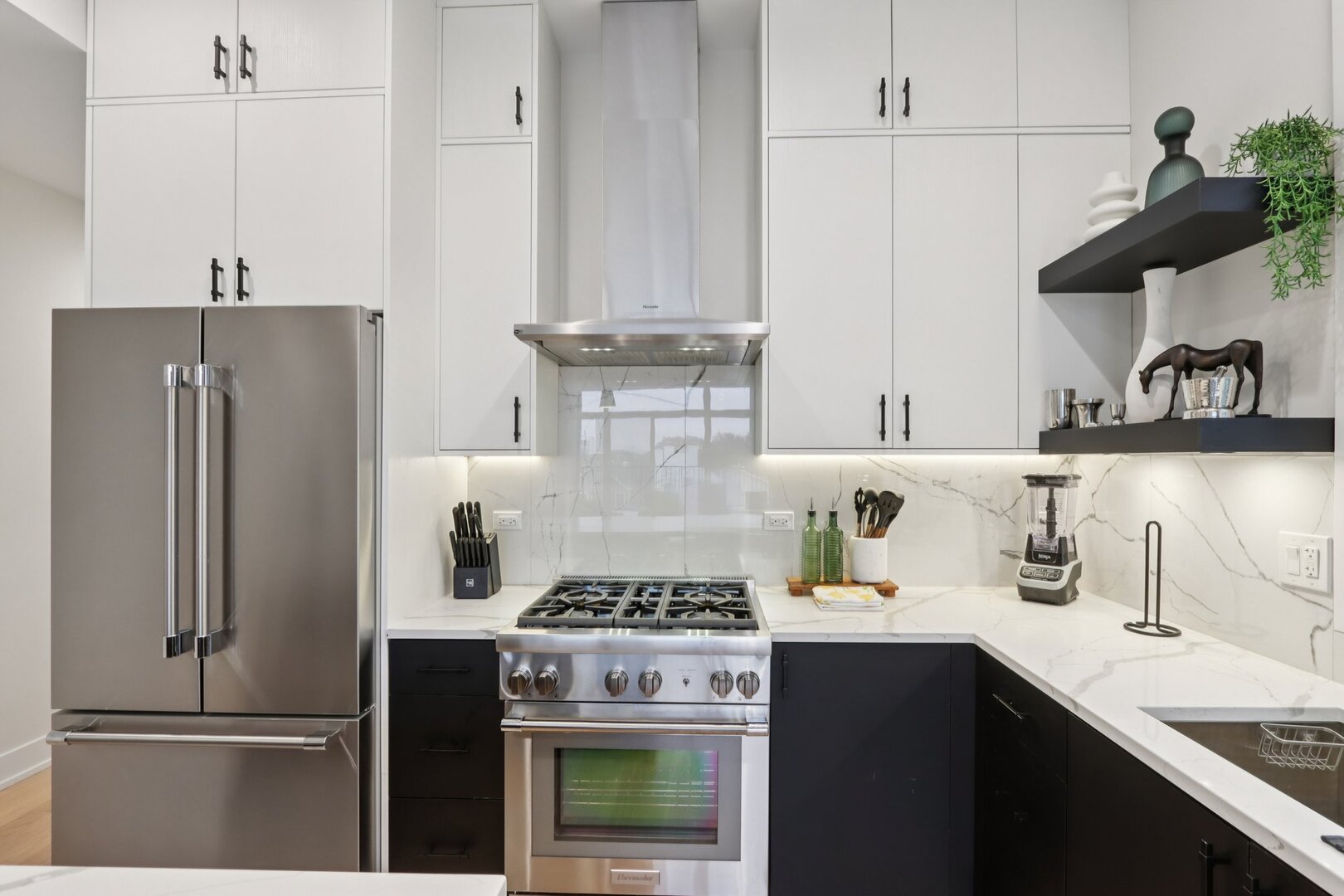 4119 North Ashland Avenue, Unit 3N Chicago, IL 60613 - Photo 10 of 33 a kitchen with a stove and a refrigerator