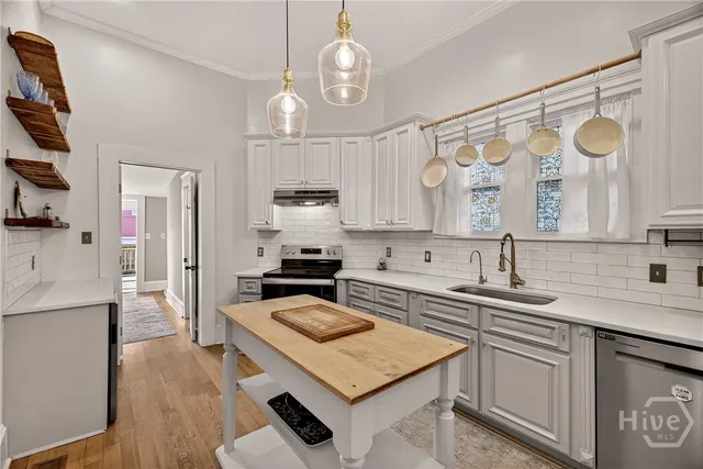 $765,000 | 513 East Henry Street, Savannah, GA 31401