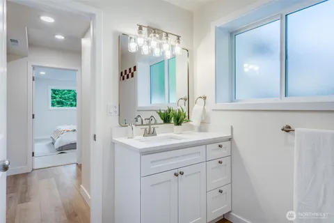 a en suite bathroom with a sink and a mirror