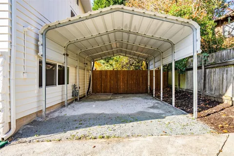 a view of a entrance gate of the house