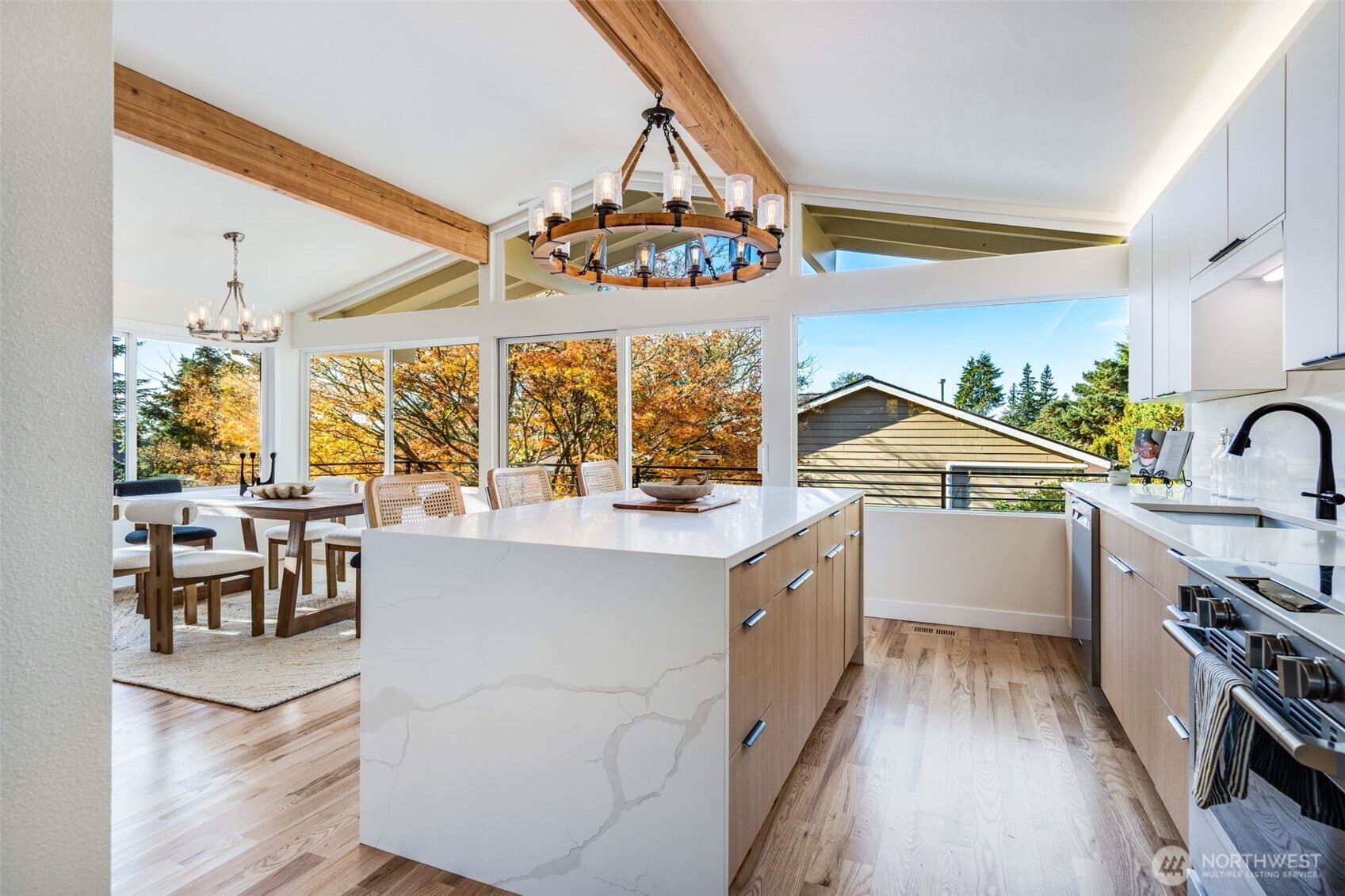 20005 13th Place Northwest Shoreline, WA 98177 - Photo 4 of 40