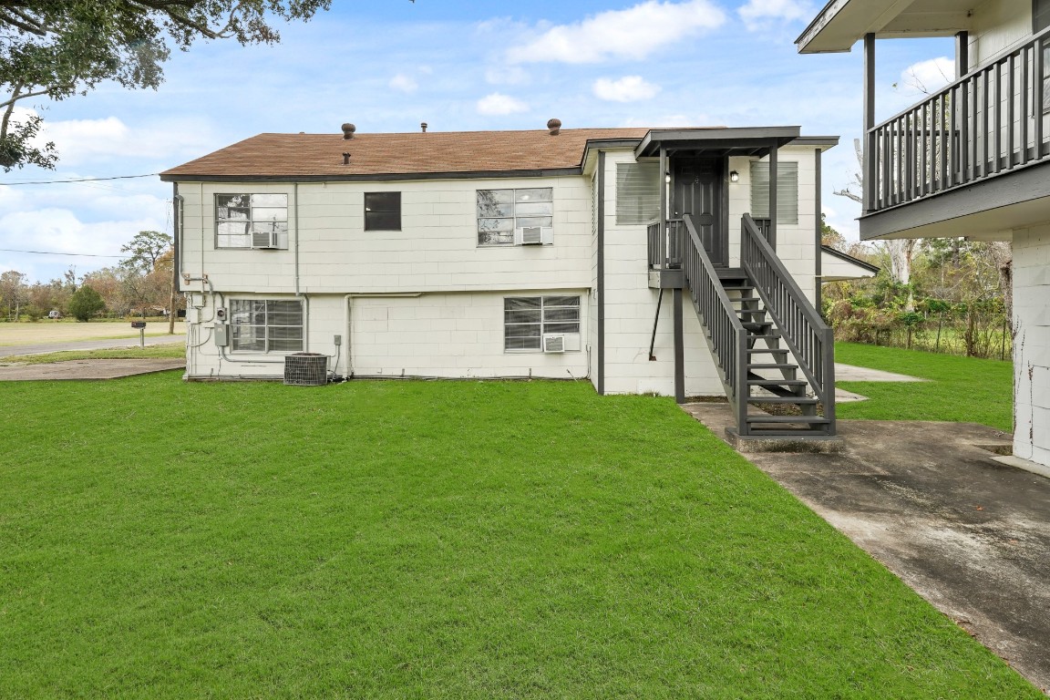 105 West Linney Street Dayton, TX 77535 - Photo 4 of 48 a view of a house with a yard