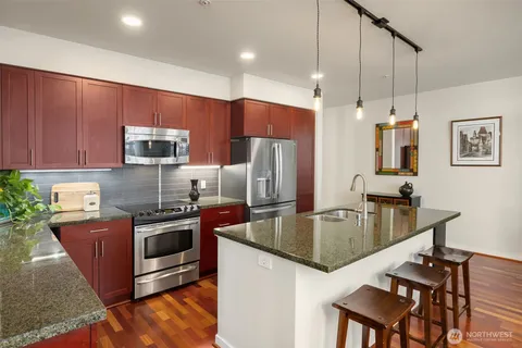 $798,000 | 190 Harbor Square Loop Northeast, Unit C330, Bainbridge Island, WA 98110