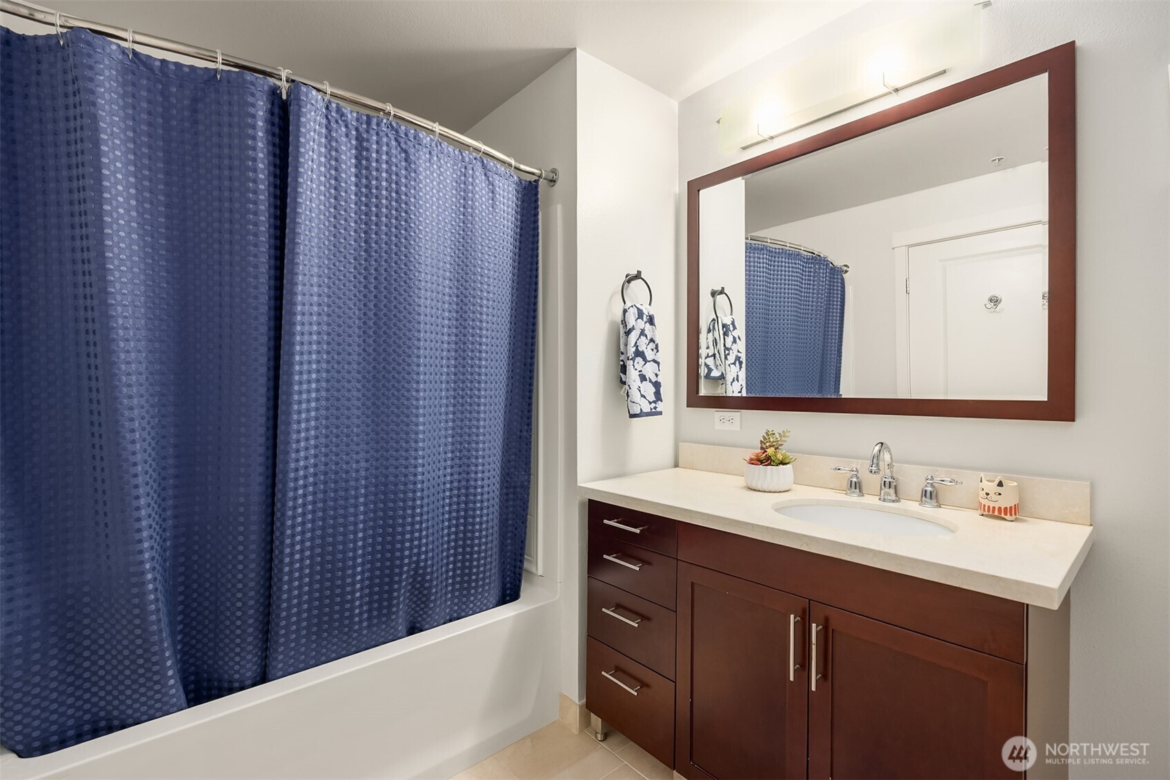 190 Harbor Square Loop Northeast, Unit C330 Bainbridge Island, WA 98110 - Photo 23 of 39